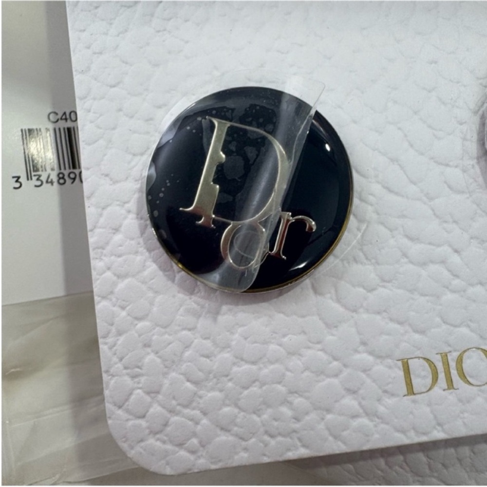 Dior beauty gift pin set - Picture 5 of 7